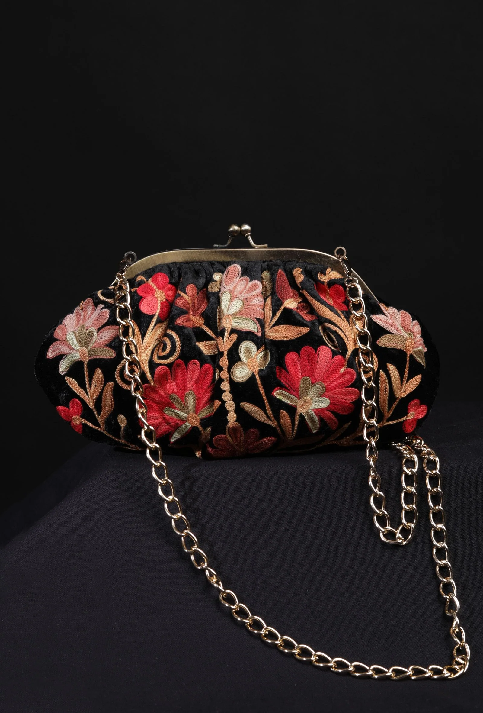 Black gathered clutch - Image 3