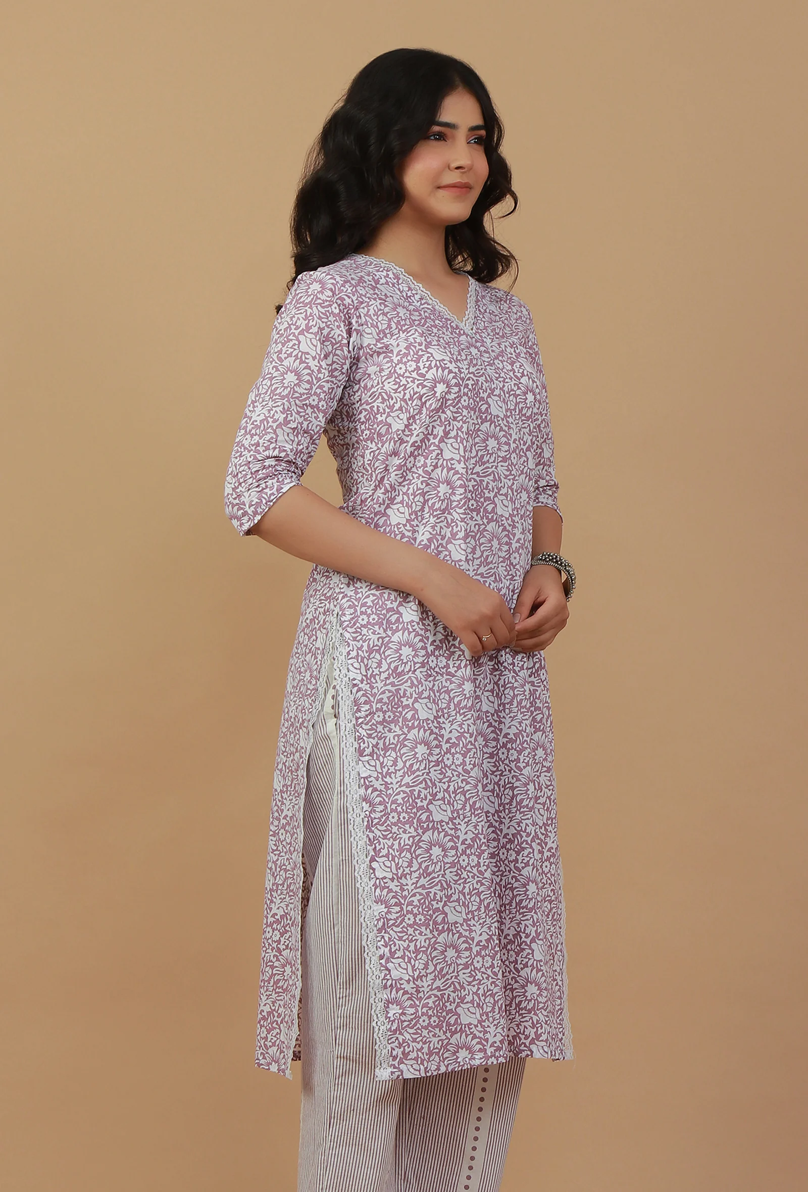 Lavender Floral Printed Cotton Straight Kurta - Image 3