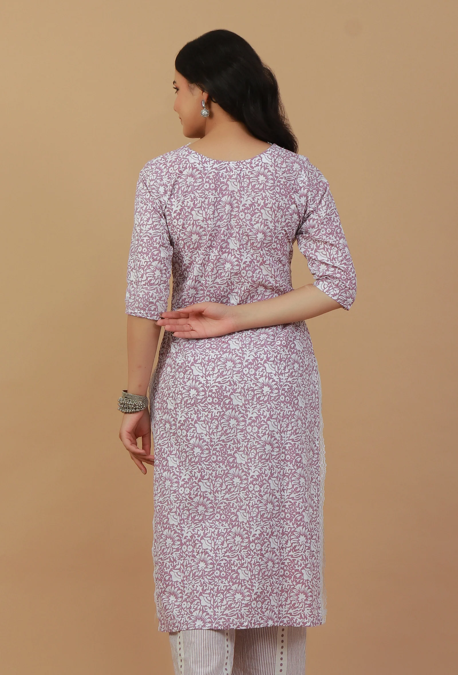 Lavender Floral Printed Cotton Straight Kurta - Image 4