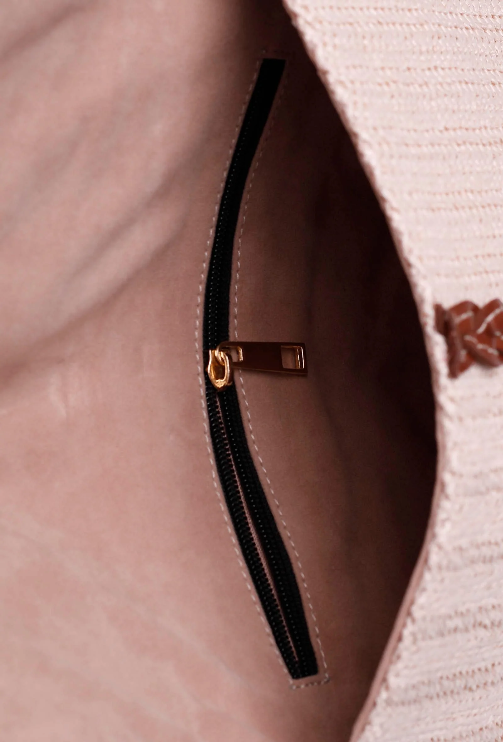 Mistrose White Raffia Weave Pouch Bag - Image 5