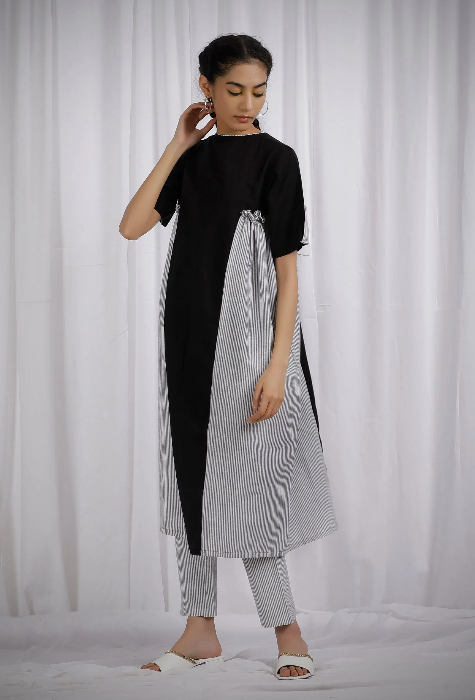 Set Of 2: Black Cotton Cotton Kurta With Cotton Black Striped Straight Pants - Image 3