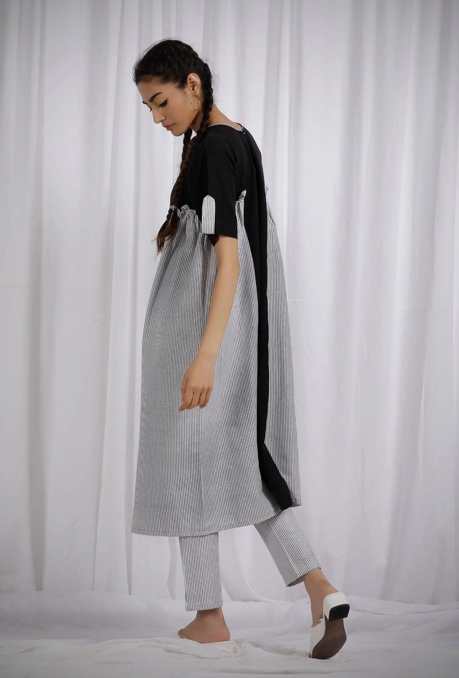 Set Of 2: Black Cotton Cotton Kurta With Cotton Black Striped Straight Pants - Image 4