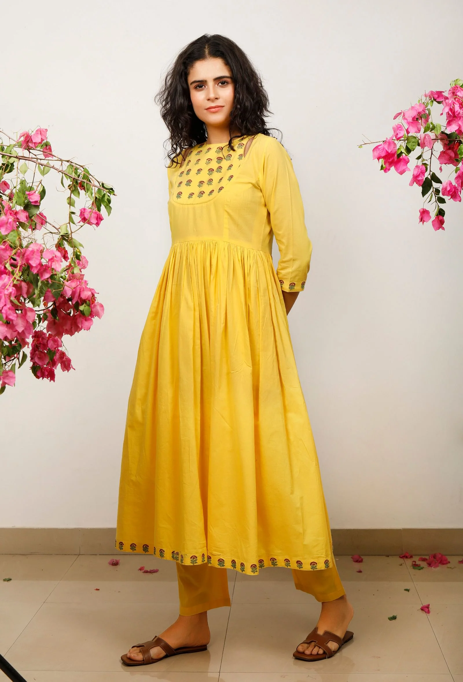 Set of 2: Yellow Cotton Kurta with Yellow Solid straight Cotton Pants - Image 4