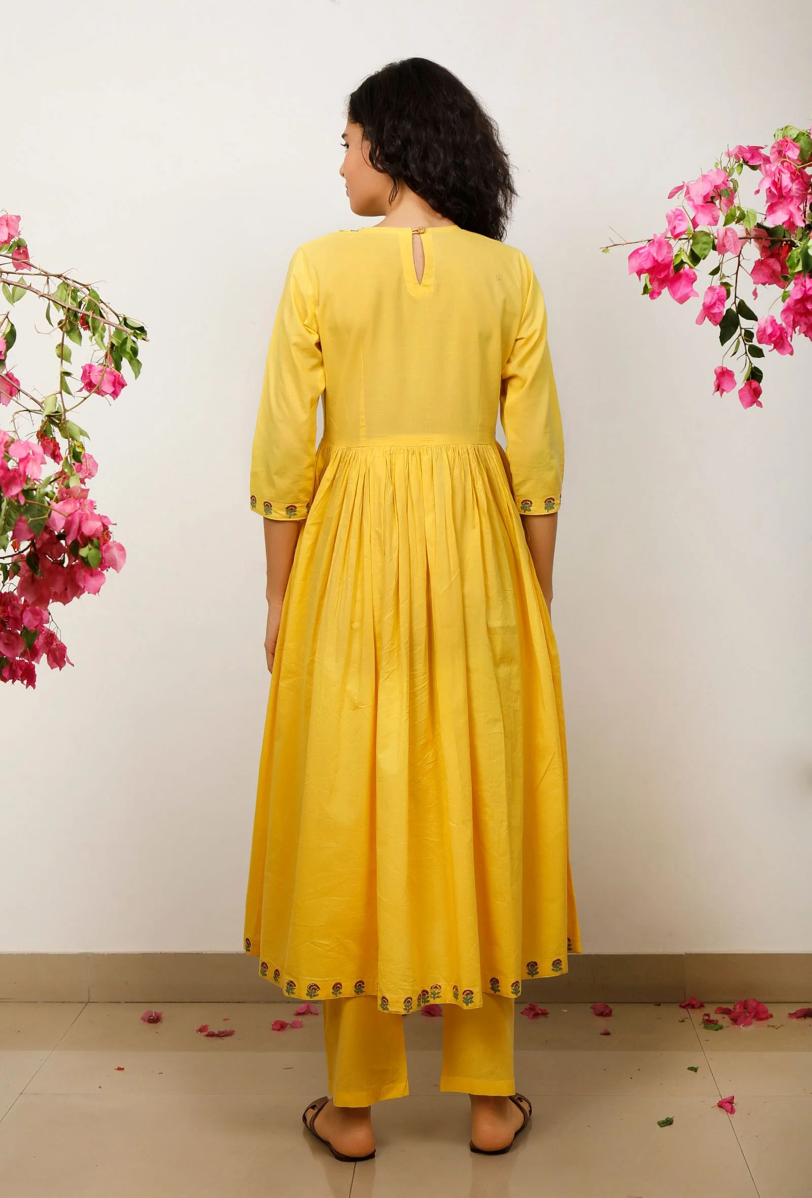 Set of 2: Yellow Cotton Kurta with Yellow Solid straight Cotton Pants - Image 5