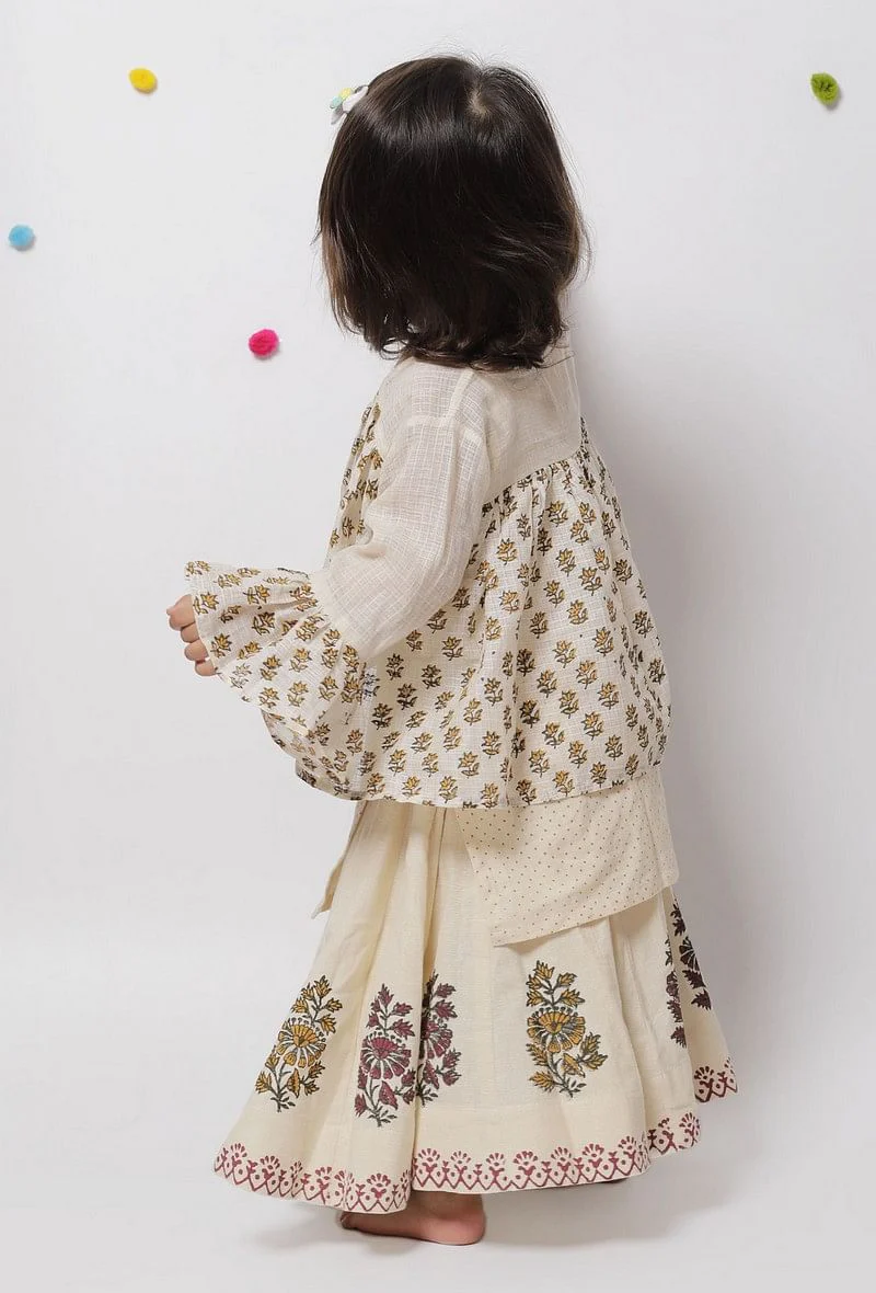 Set of 3 : Kiara Off White Kota Floral Handblock Printed Cape and Cotton Slip Kurta with Kalidaar Floral Handblock Print Elastic Skirt - Image 3